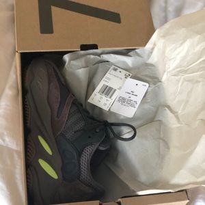 NIB YEEZY BOOST 700 MAUVE